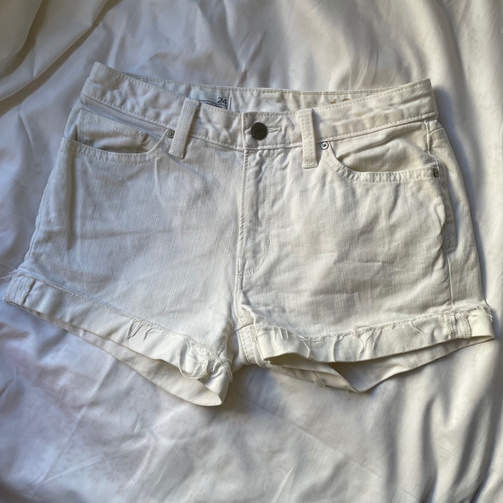 Gap 24 White Distressed Cuffed Shorts